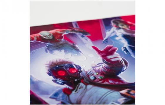 Bild på musmatta Guardians of the galaxy XL i färgerna Svart, Röd, Vit och Blå från Marvel mot vit bakgrund.